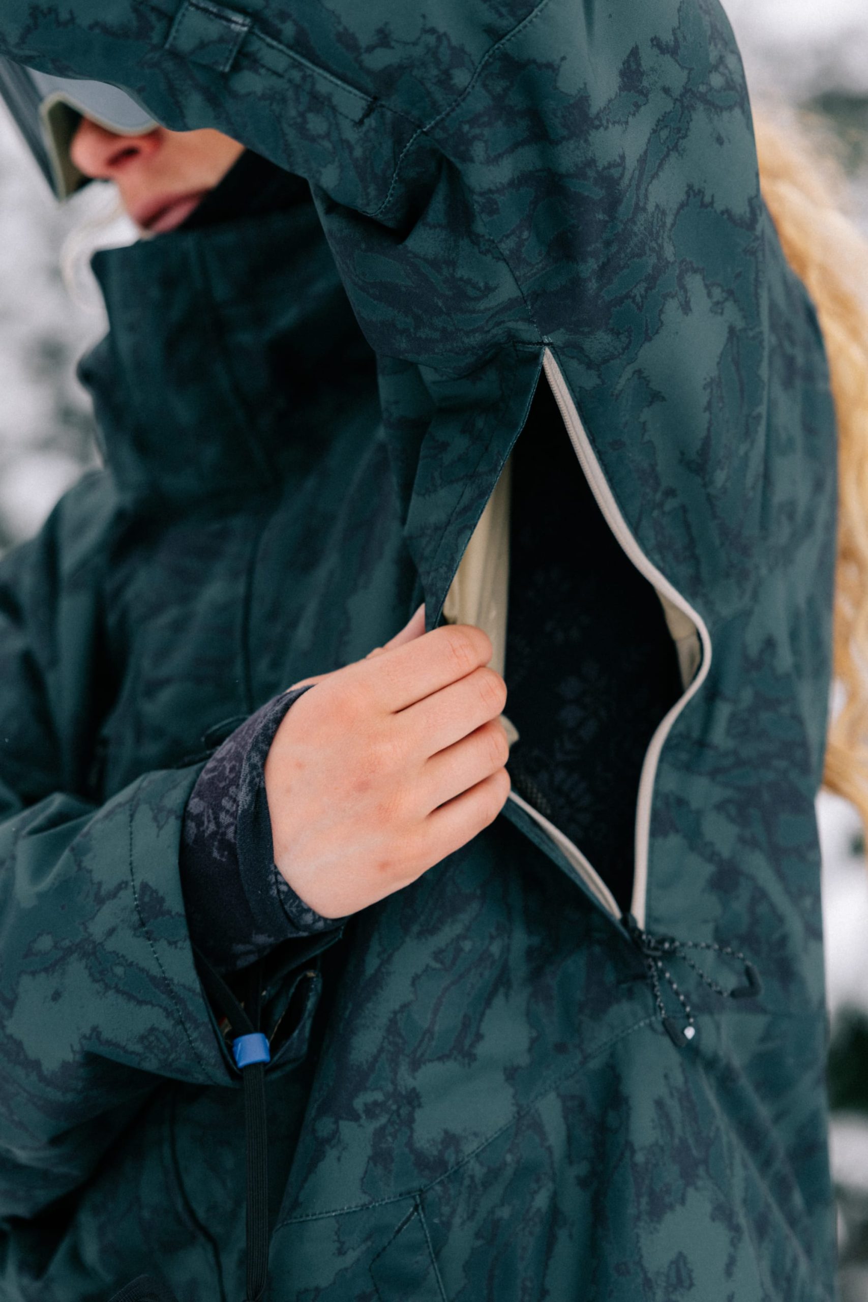 686 Women's GORE-TEX® Willow™ Insulated Jacket - Image 14
