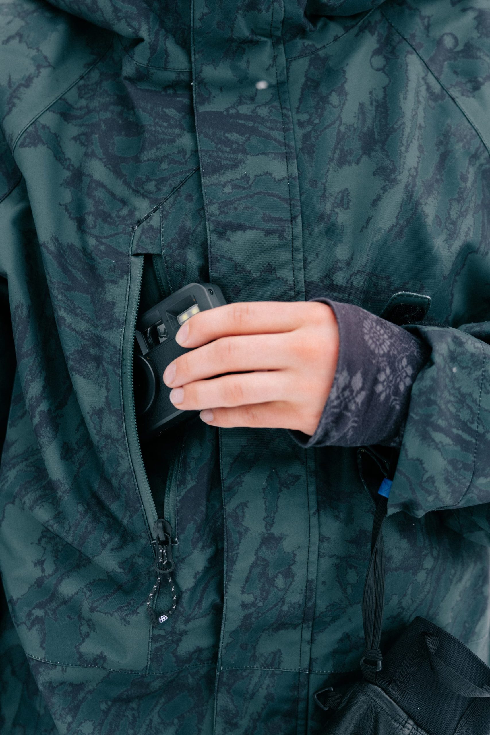 686 Women's GORE-TEX® Willow™ Insulated Jacket - Image 20