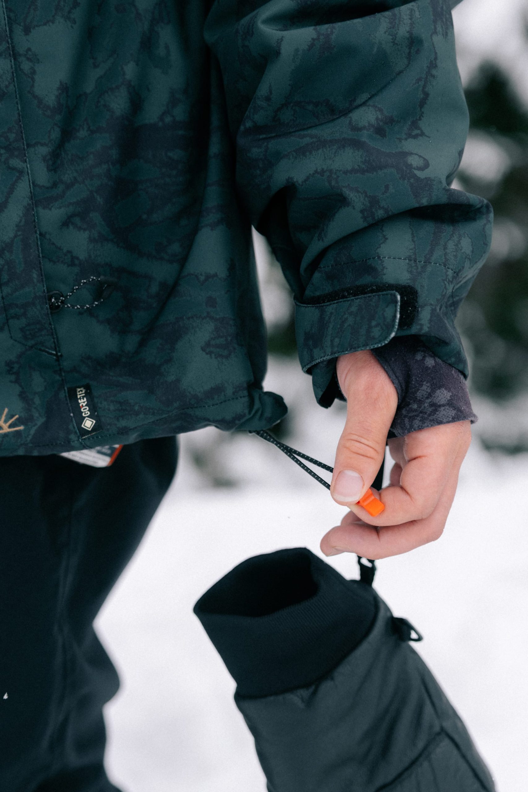 686 Women's GORE-TEX® Willow™ Insulated Jacket - Image 21