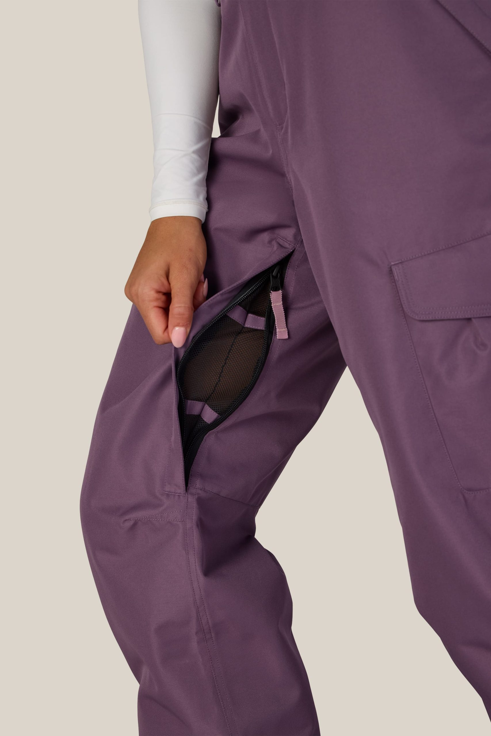 686 Women's Aura™ Insulated Cargo Pant - Image 9