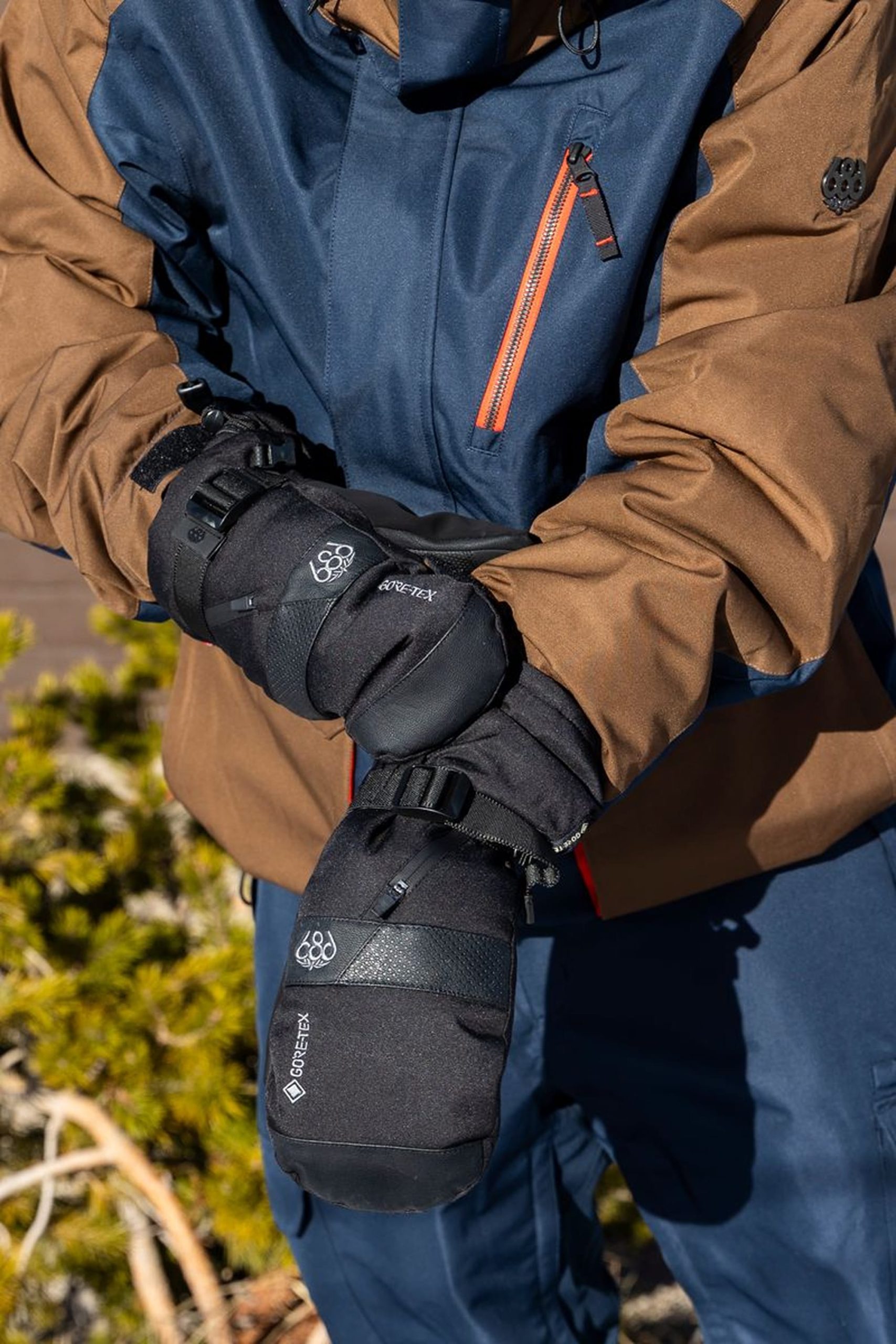 686 Men's GORE-TEX® SMARTY® 3-In-1 Gauntlet Mitt - Image 3